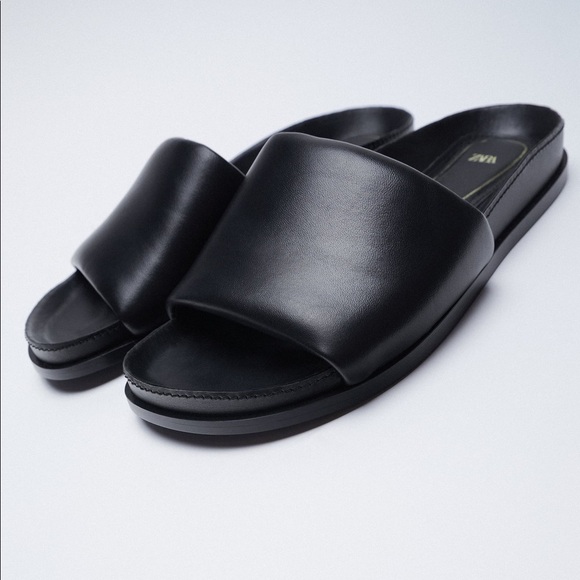 ZARA WOMAN NWT FW21 BLACK FLAT PADDED LEATHER SANDALS - Picture 2 of 8